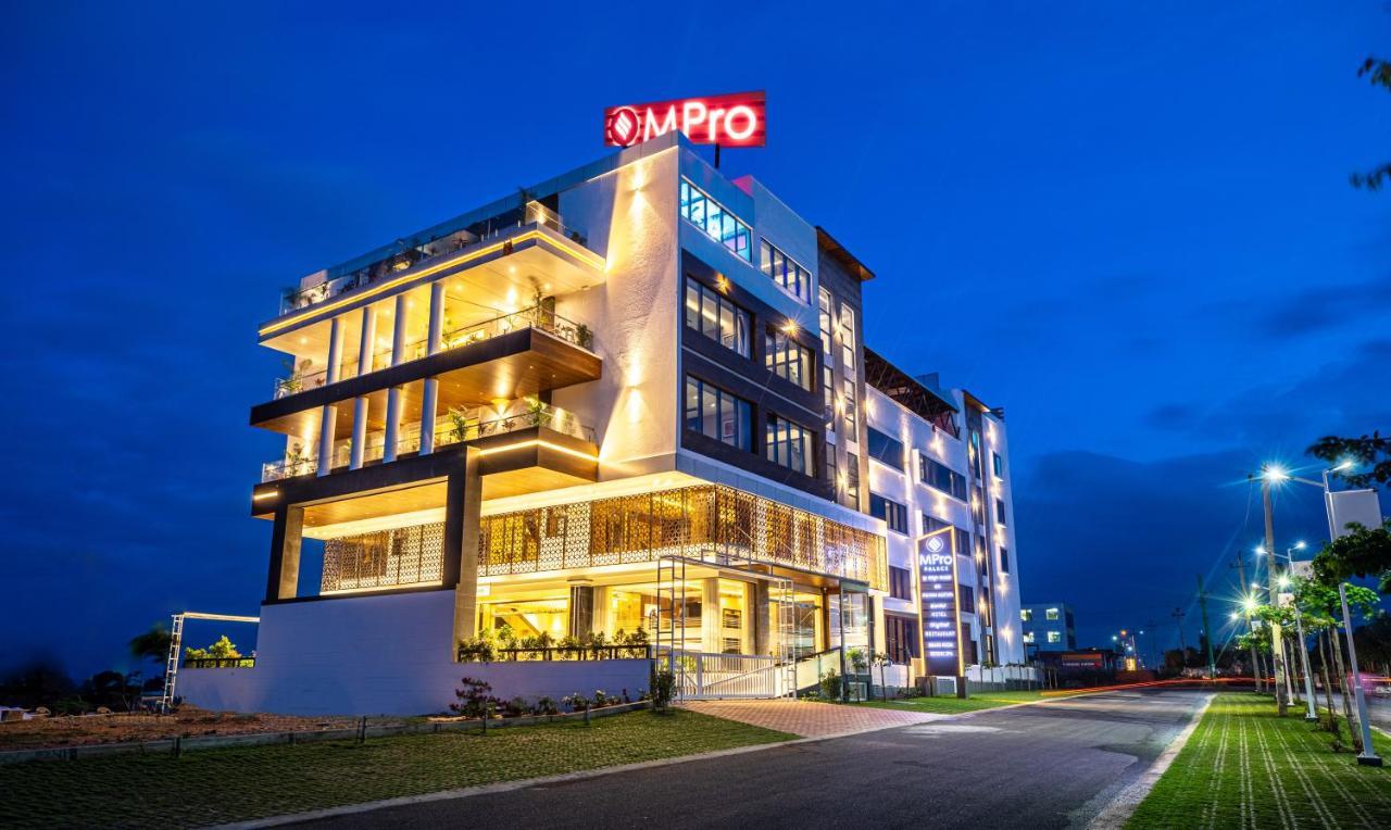 Hotel M Pro Palace Mysore - 12 Minutes To Mysore Palace エクステリア 写真