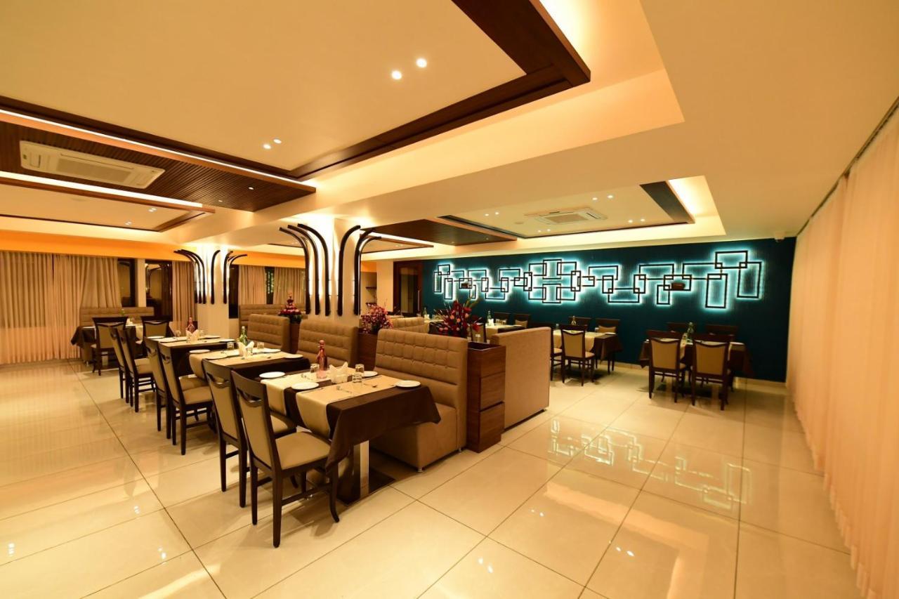 Hotel M Pro Palace Mysore - 12 Minutes To Mysore Palace エクステリア 写真