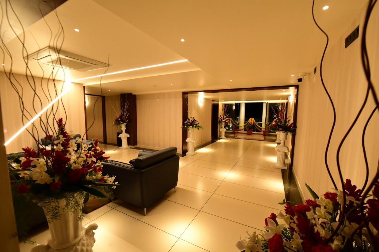 Hotel M Pro Palace Mysore - 12 Minutes To Mysore Palace エクステリア 写真