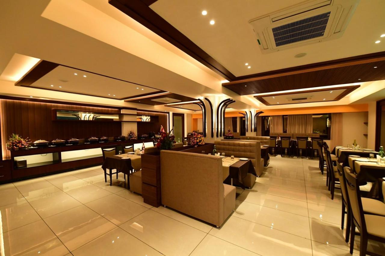 Hotel M Pro Palace Mysore - 12 Minutes To Mysore Palace エクステリア 写真