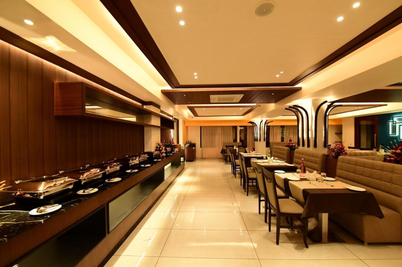 Hotel M Pro Palace Mysore - 12 Minutes To Mysore Palace エクステリア 写真