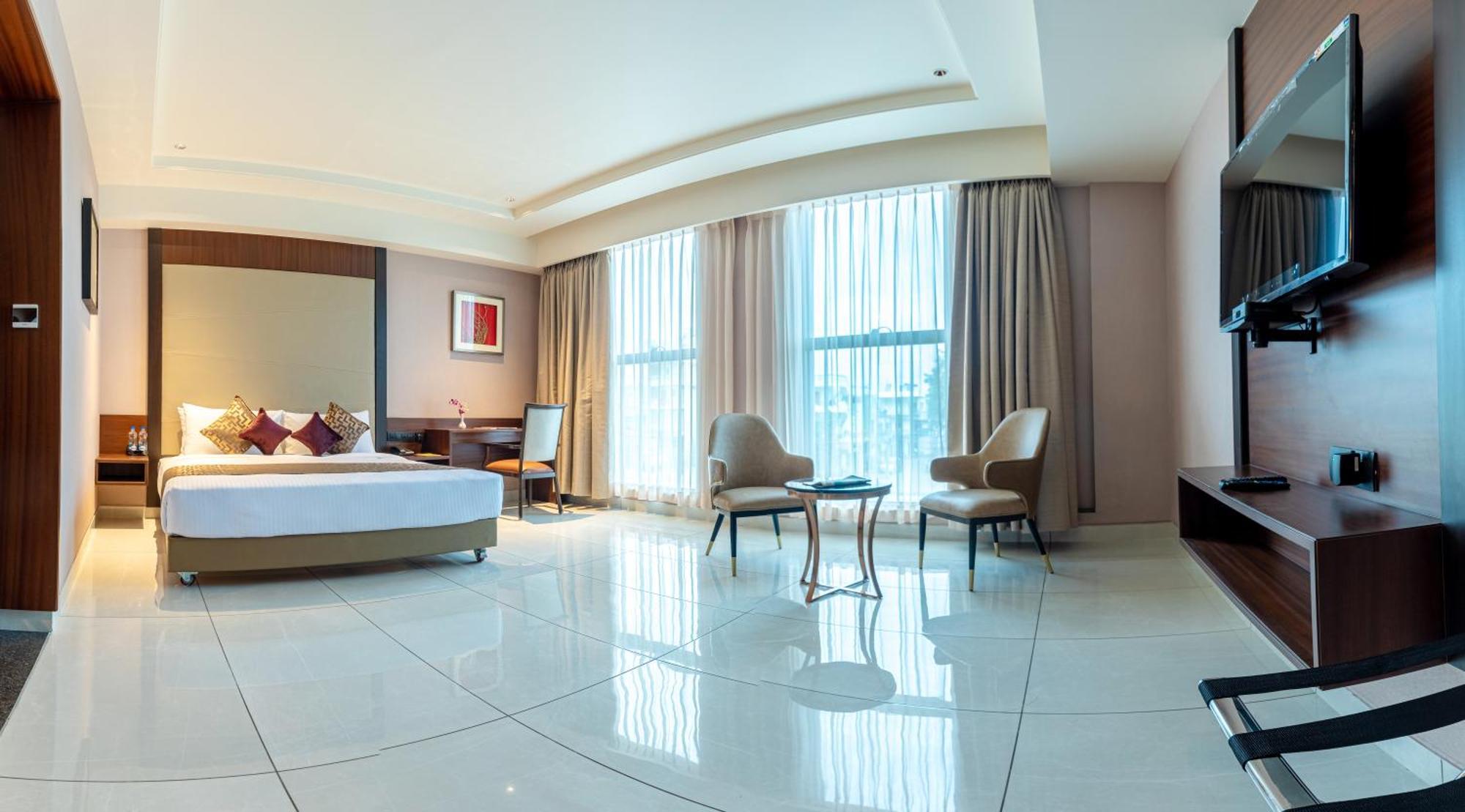 Hotel M Pro Palace Mysore - 12 Minutes To Mysore Palace エクステリア 写真