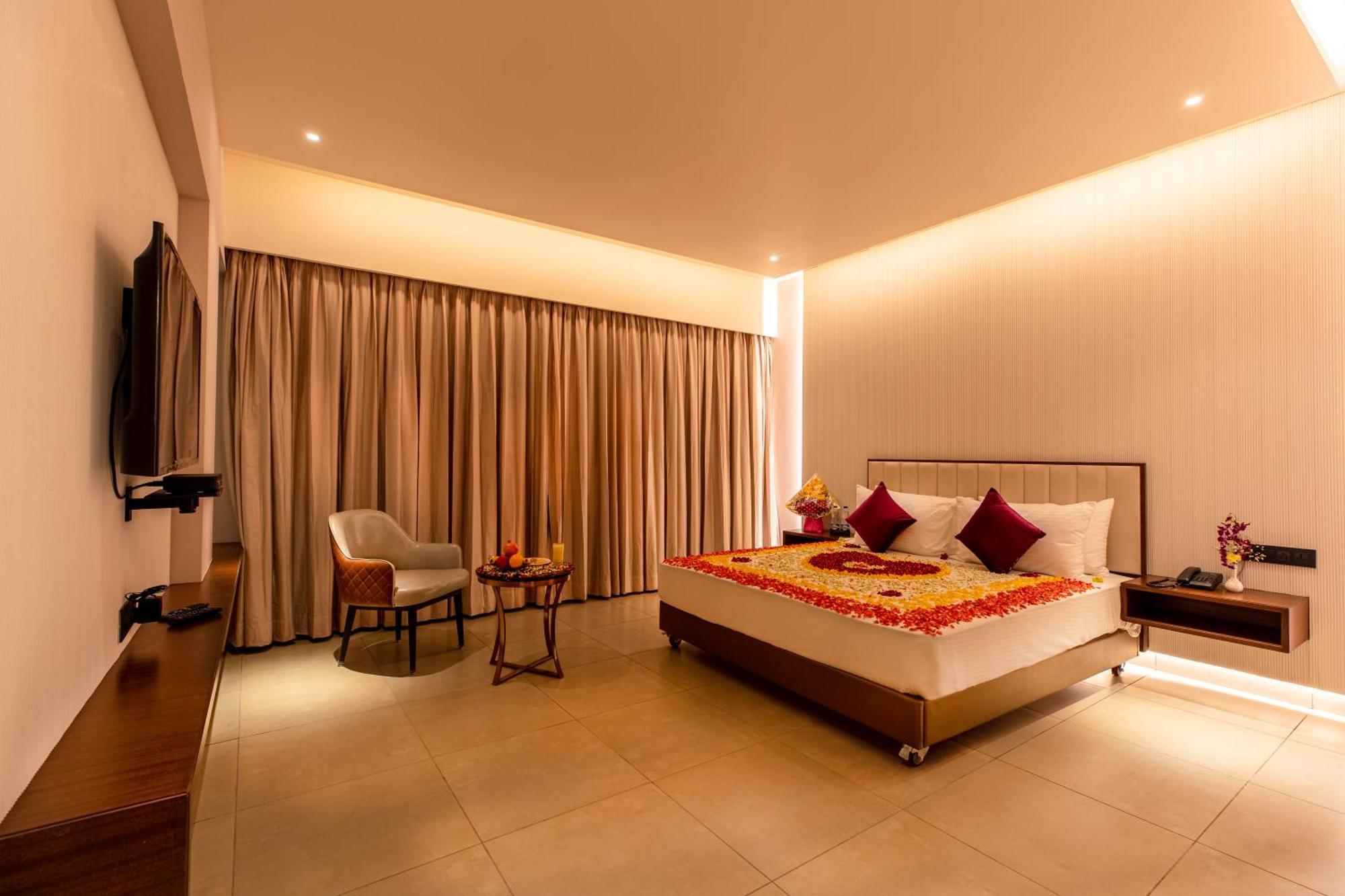 Hotel M Pro Palace Mysore - 12 Minutes To Mysore Palace エクステリア 写真